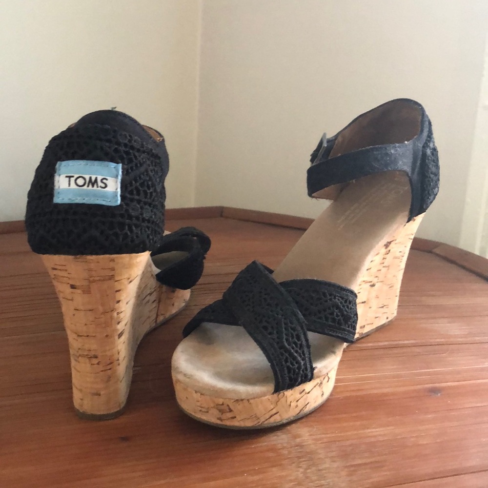 Toms black sandal wedges